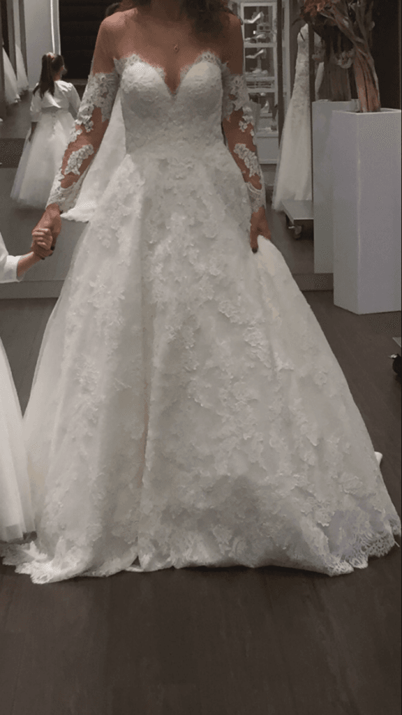 Robe luxueuse Vindress Ivoire Regular Long col en V Nouveau (non altéré) Taille naturelle 36