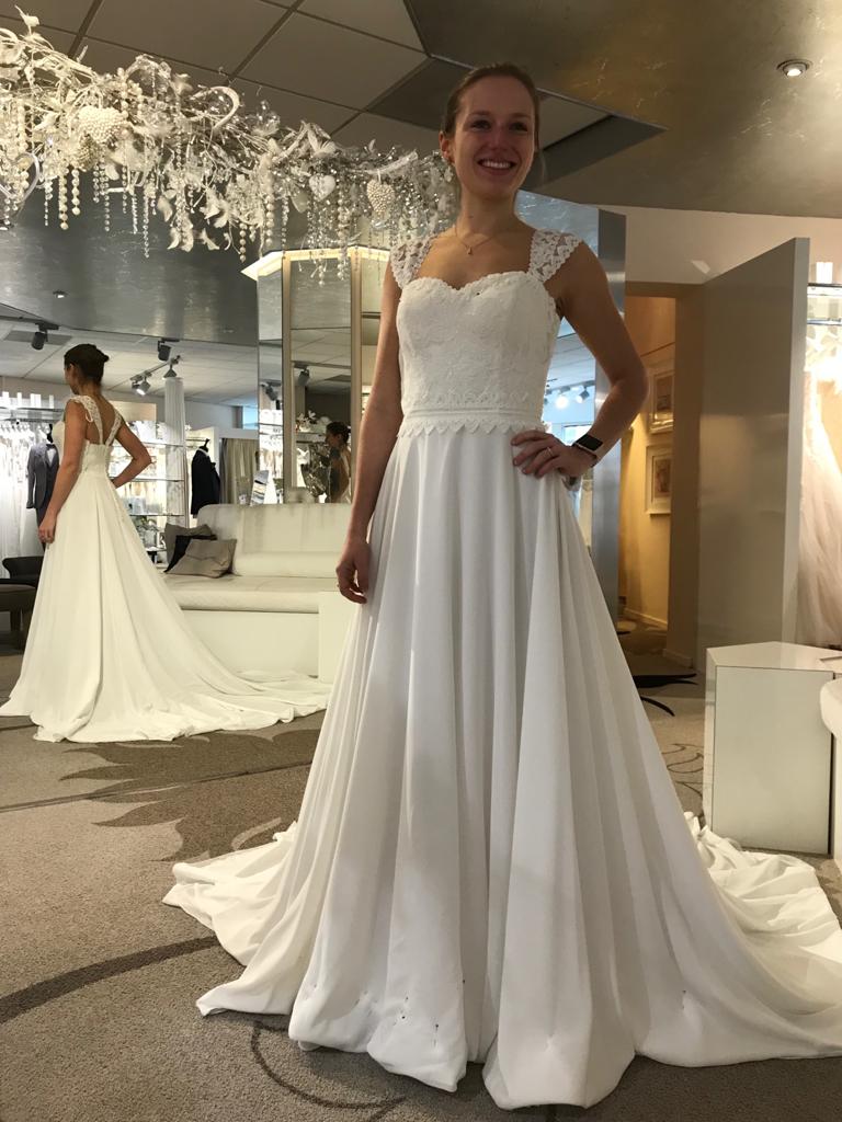 Robe de mariée moderne Coccinelle Blanc Régulier Col en V court Nouveau (non modifié) Taille naturelle 34