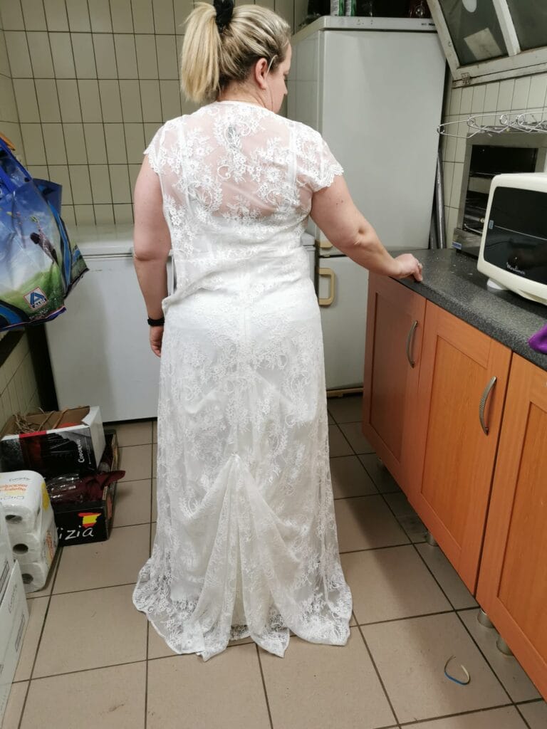 Robe chic Vindress White Regular Col court en V Nouveau (non altéré) Taille naturelle 42