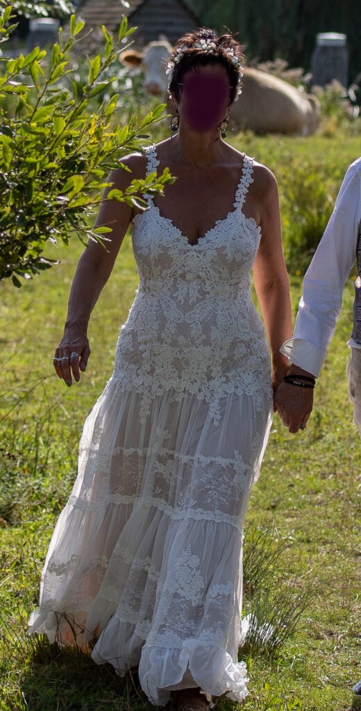 Robe de mariée incroyable Boho Ivoire Régulier Long col en V Nouveau (non altéré) Satin Taille 42