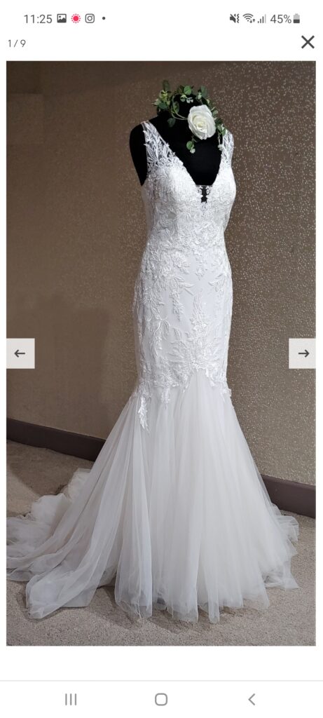 Precious dress Pronovias Ivory Mermaid Long V-neck New (Un-Altered) Satin Size 42